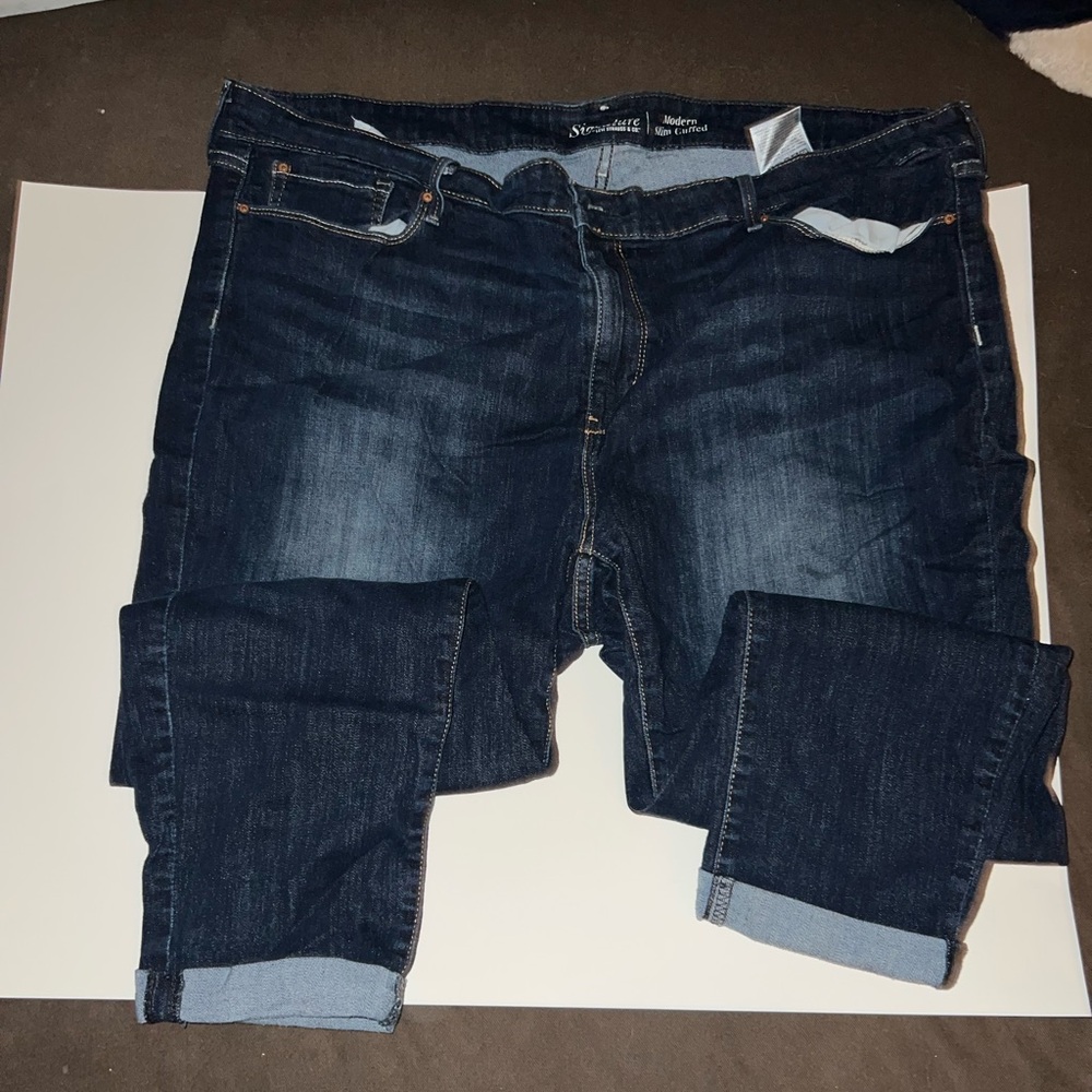 Signature by Levi’s and Co Modern Slim Cuffed 

Runs small! 

Hardly worn!